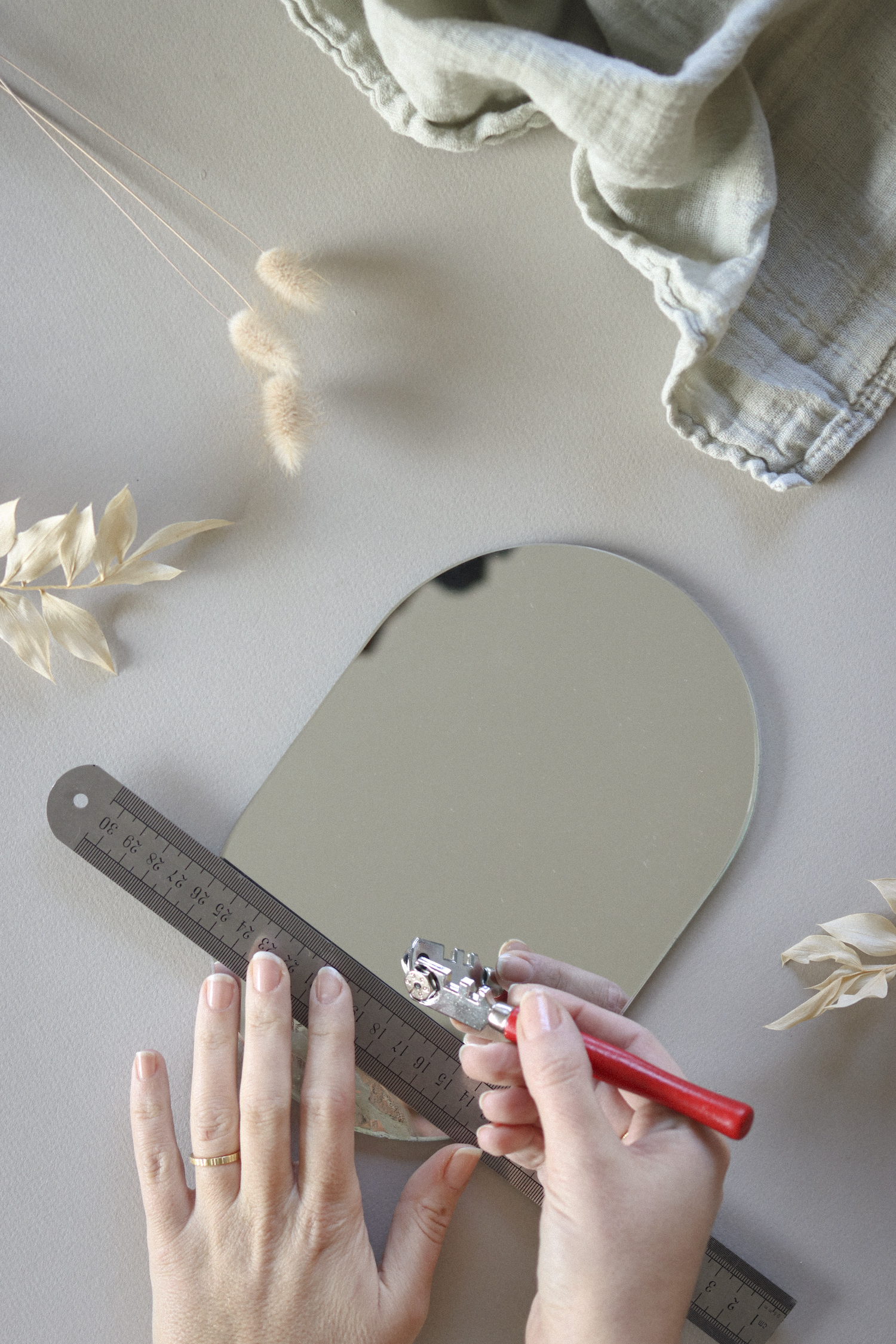 DIY maison fabriquer une étagère miroir en bois étape