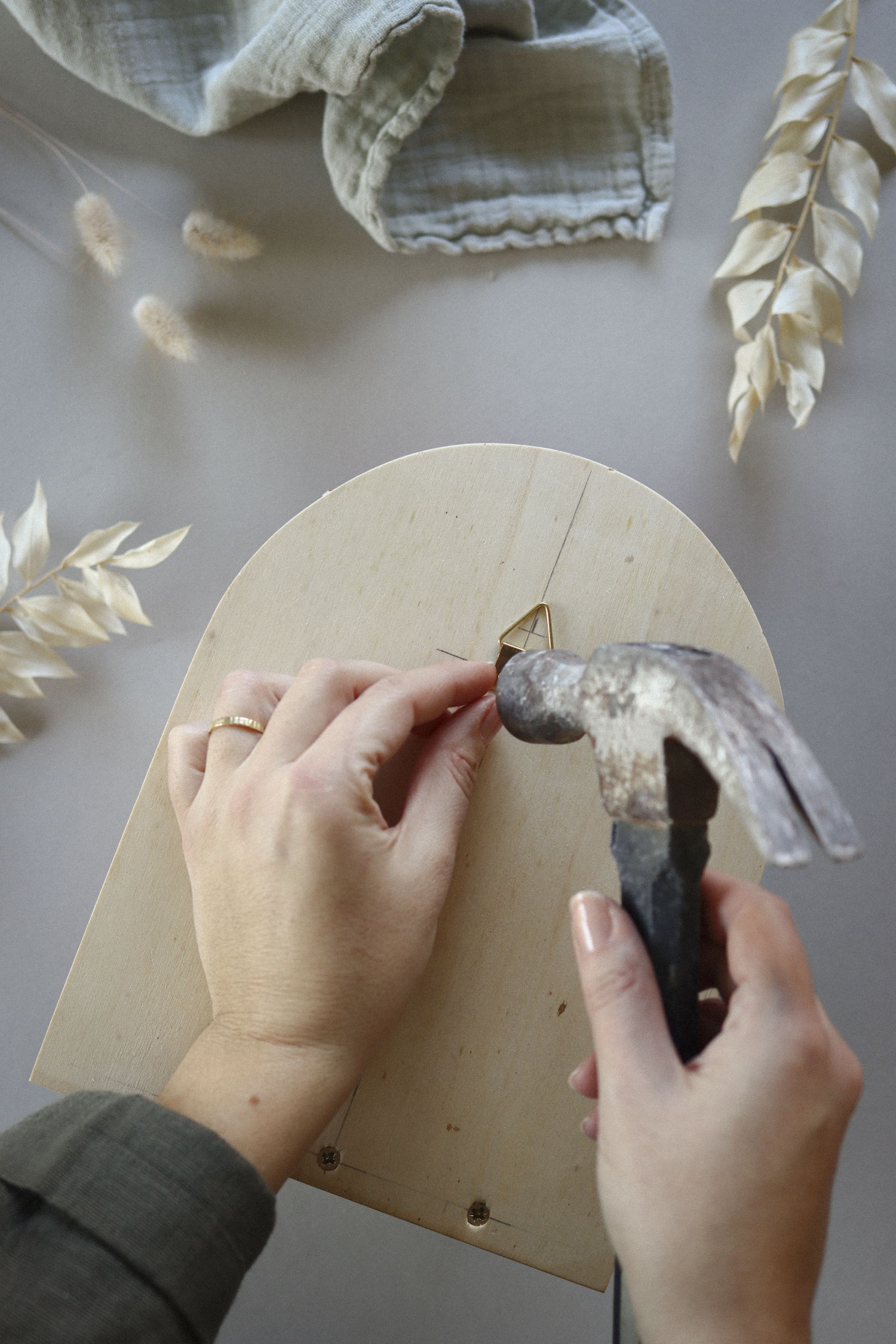 DIY maison fabriquer une étagère miroir en bois étape