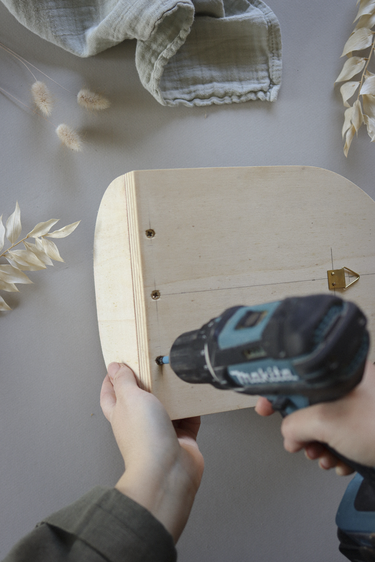 DIY maison fabriquer une étagère miroir en bois étape